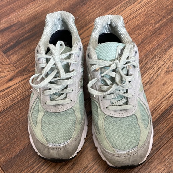 New Balance 990v4 - Picture 2 of 5